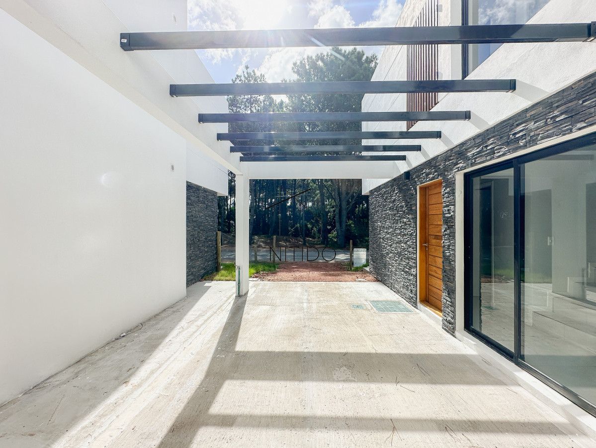 Casa ID.98 - Oportunidad en Parque Burnett, casa de 3 dormitorios y 3 baños