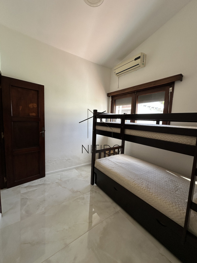 Casa ID.250 - Casa en Mansa, 3 dormitorios mas dependencia y piscina