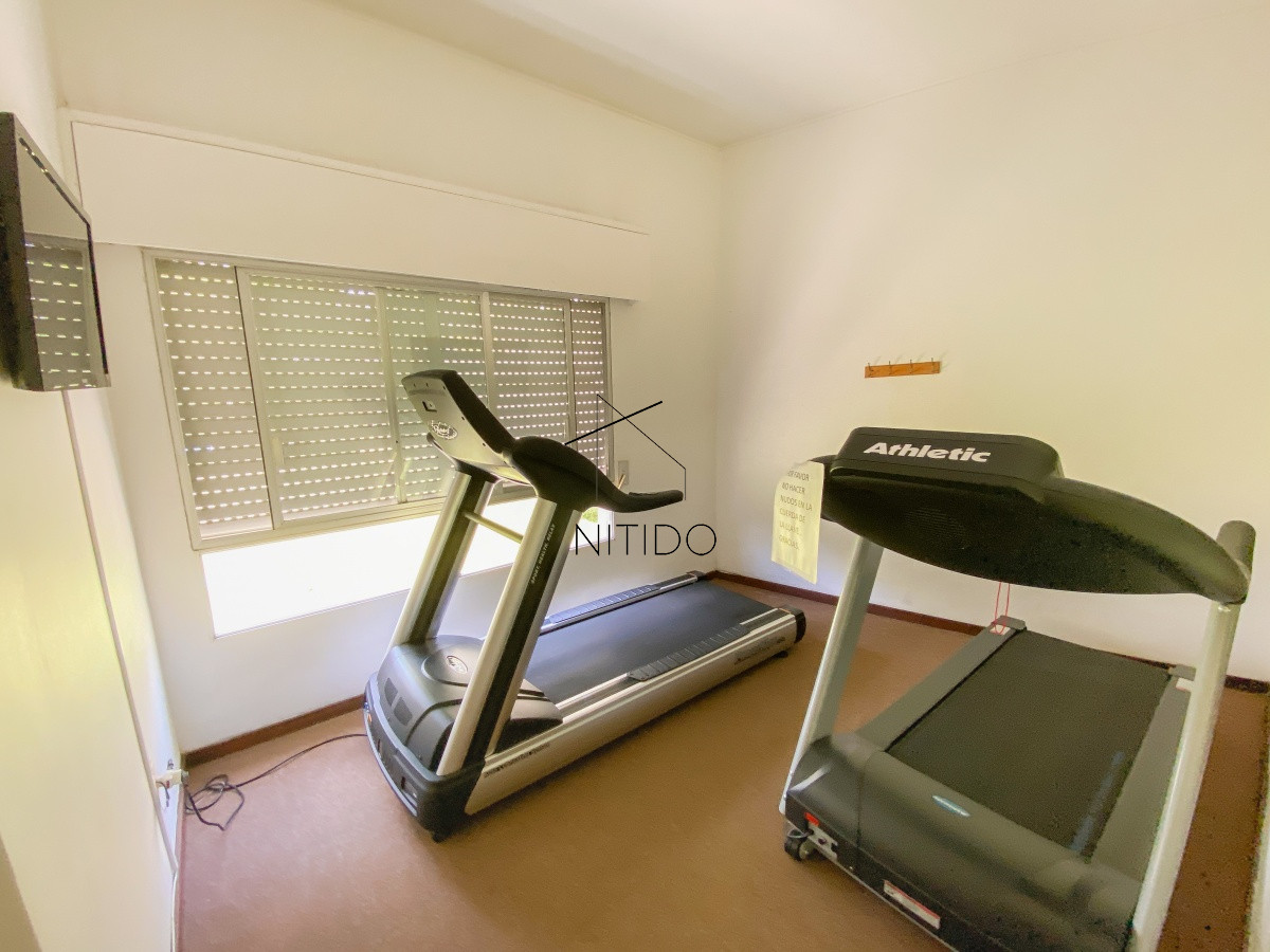 Apartamento ID.297 - Apartamento en Roosevelt, piso alto, 2 dormitorios más dependencia