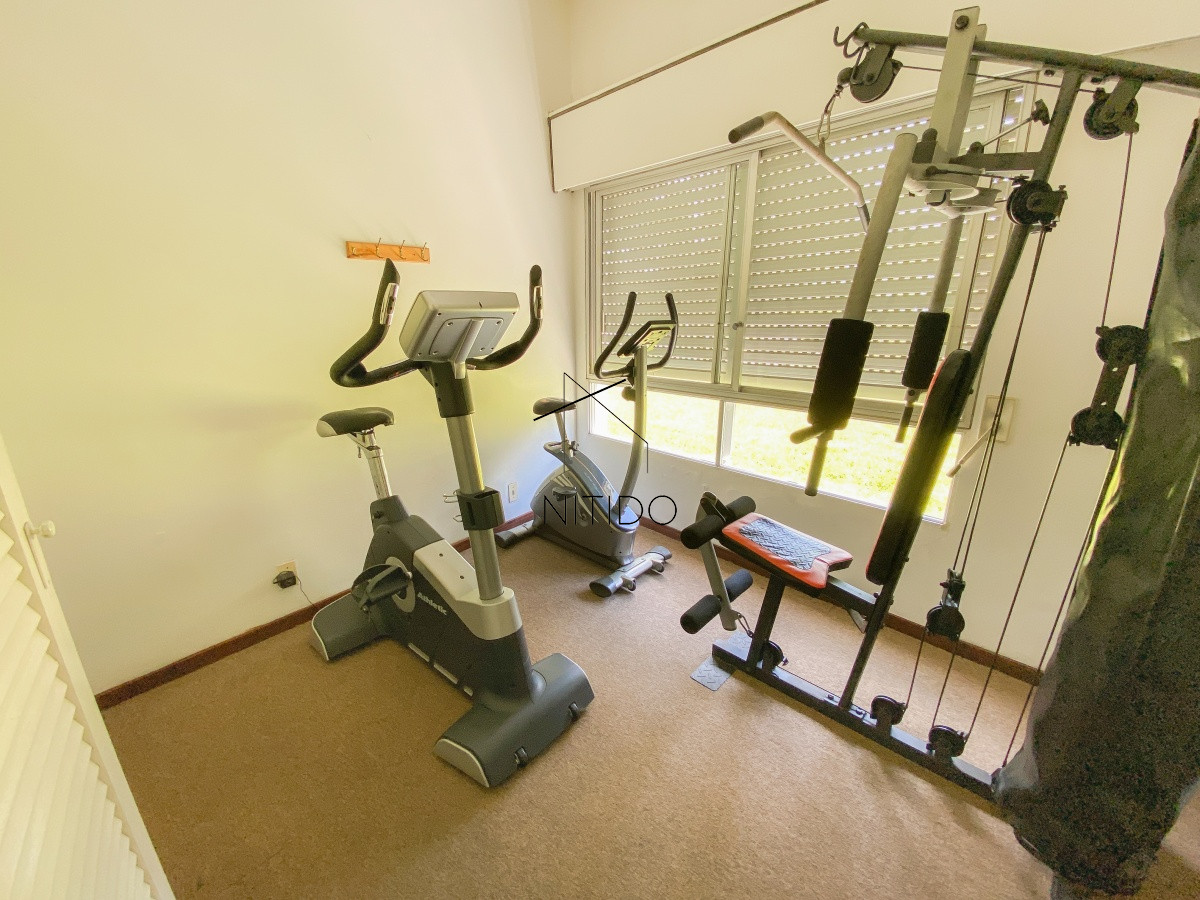 Apartamento ID.297 - Apartamento en Roosevelt, piso alto, 2 dormitorios más dependencia