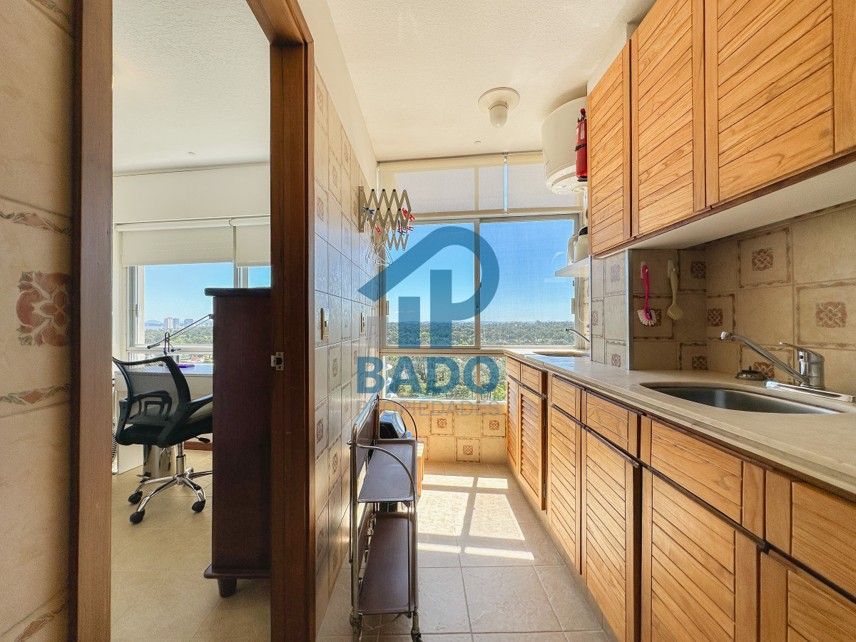 Apartamento ID.58 - Apartamento en Roosevelt, piso alto, 2 dormitorios más dependencia