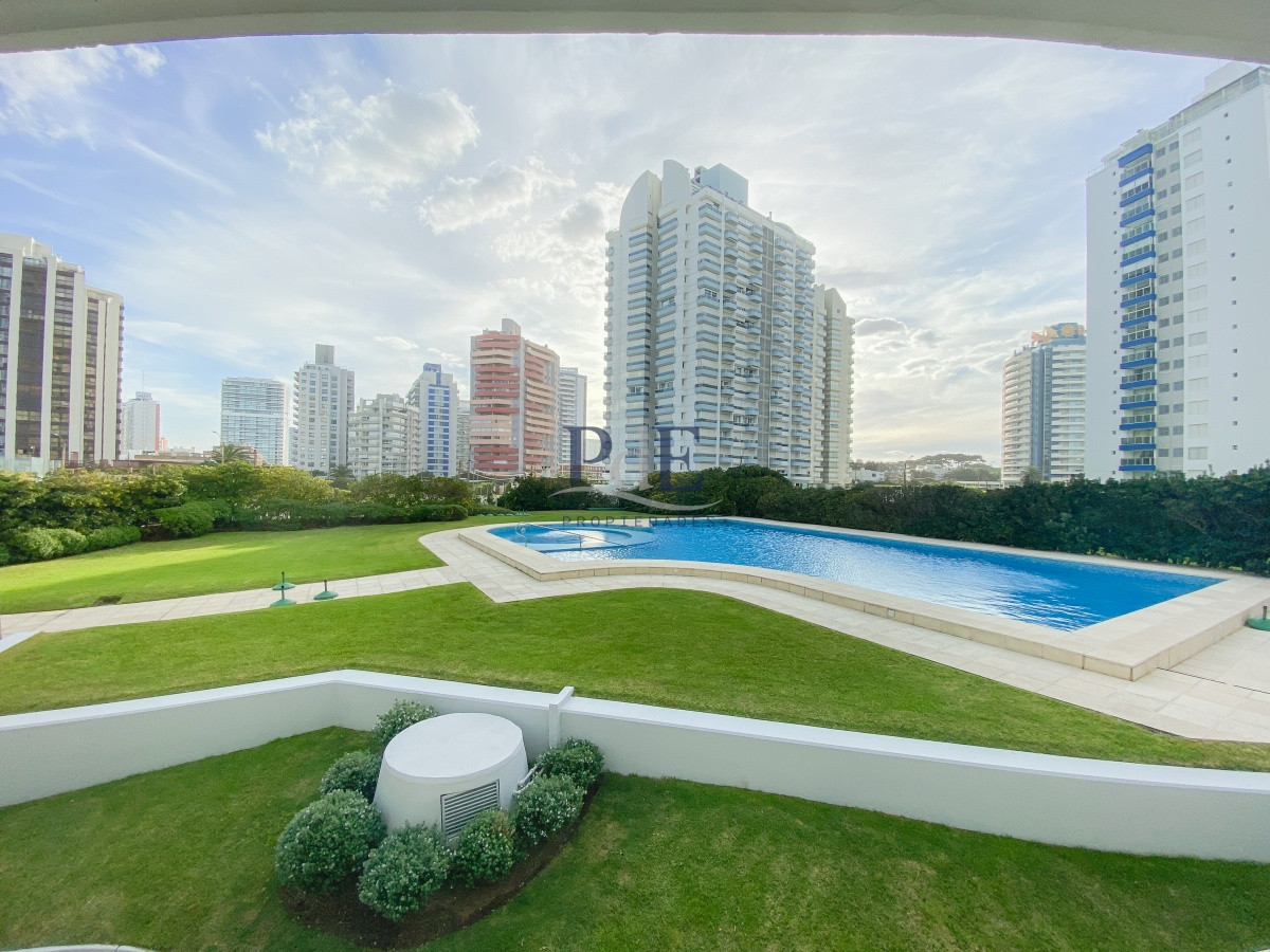 Piso alto en Brava, 3 suites más dependencia - Imagen 36