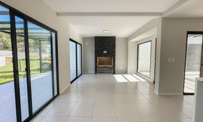 Oportunidad en Parque Burnett, casa de 3 dormitorios y 3 baños