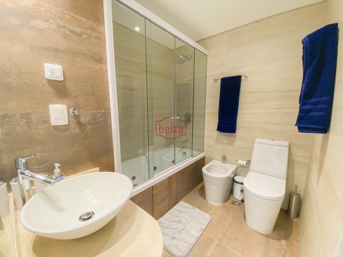 Apartamento ID.165450/Apartamento-de-4-dormitorios - Pent House en Mansa, 3 dormitorios y parrillero