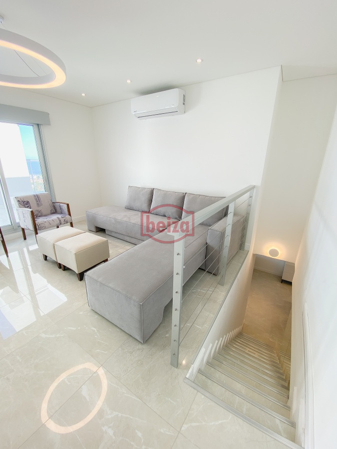 Apartamento ID.165450/Apartamento-de-4-dormitorios - Pent House en Mansa, 3 dormitorios y parrillero