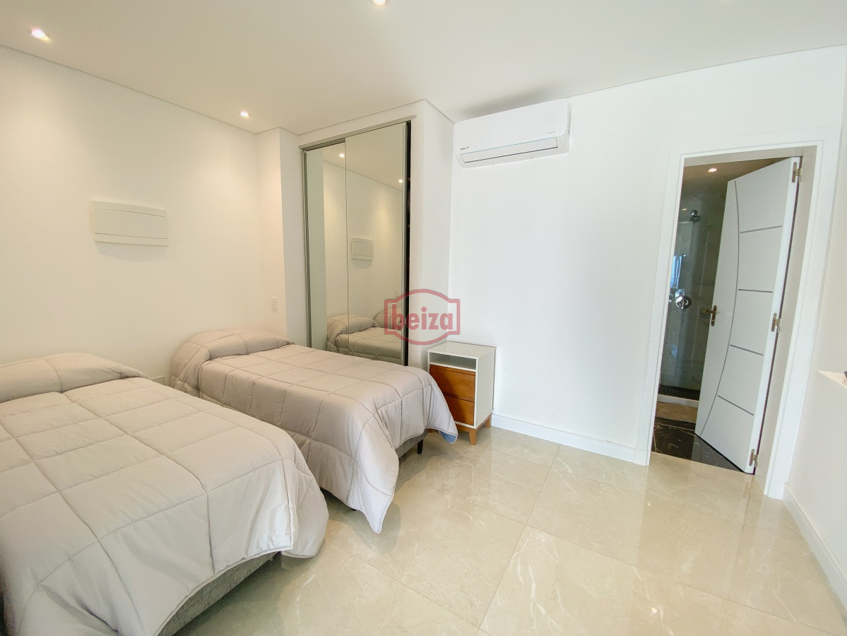 Apartamento ID.165450/Apartamento-de-4-dormitorios - Pent House en Mansa, 3 dormitorios y parrillero