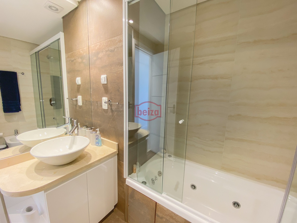 Apartamento ID.165450/Apartamento-de-4-dormitorios - Pent House en Mansa, 3 dormitorios y parrillero
