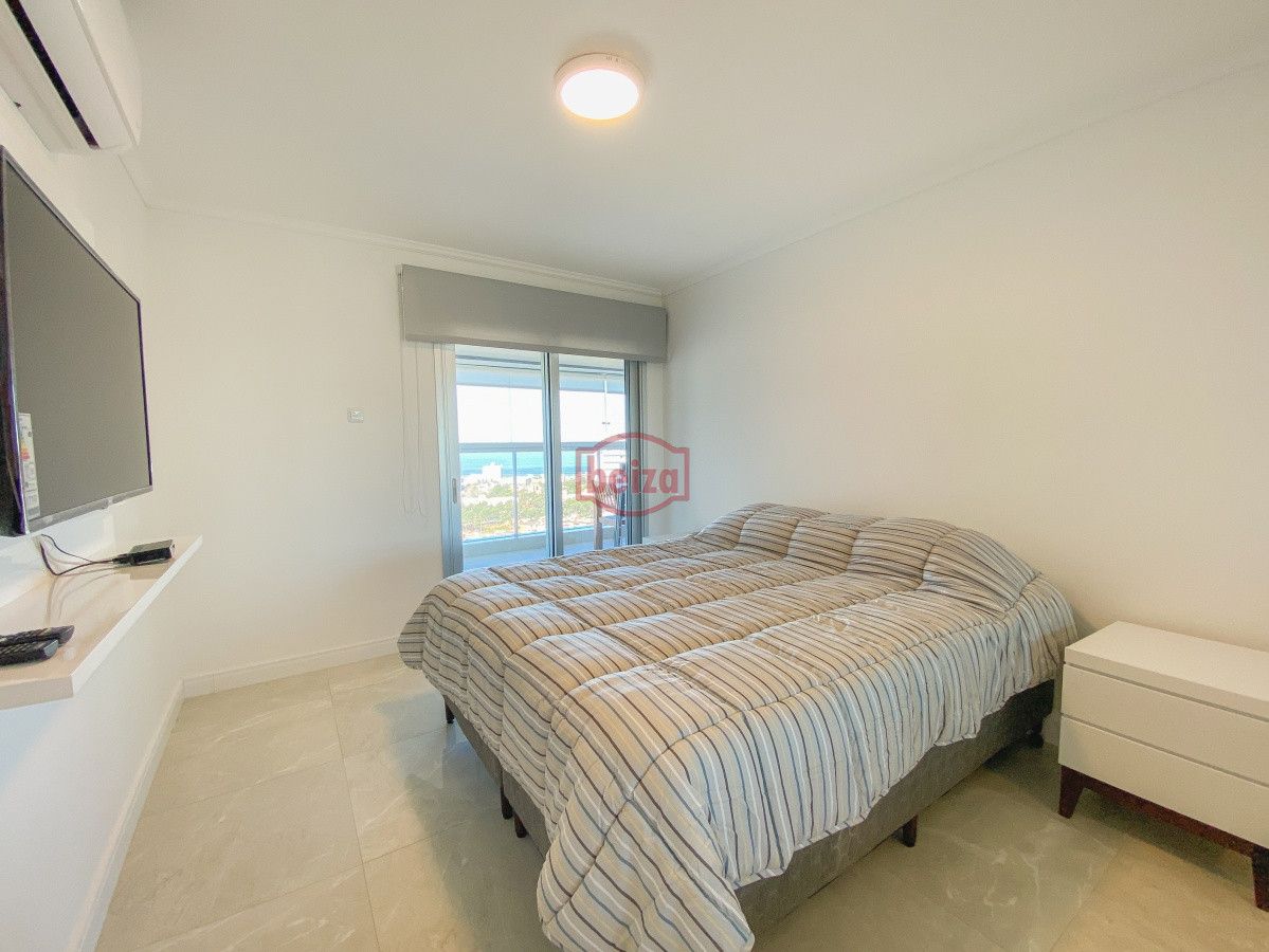 Apartamento ID.165450/Apartamento-de-4-dormitorios - Pent House en Mansa, 3 dormitorios y parrillero