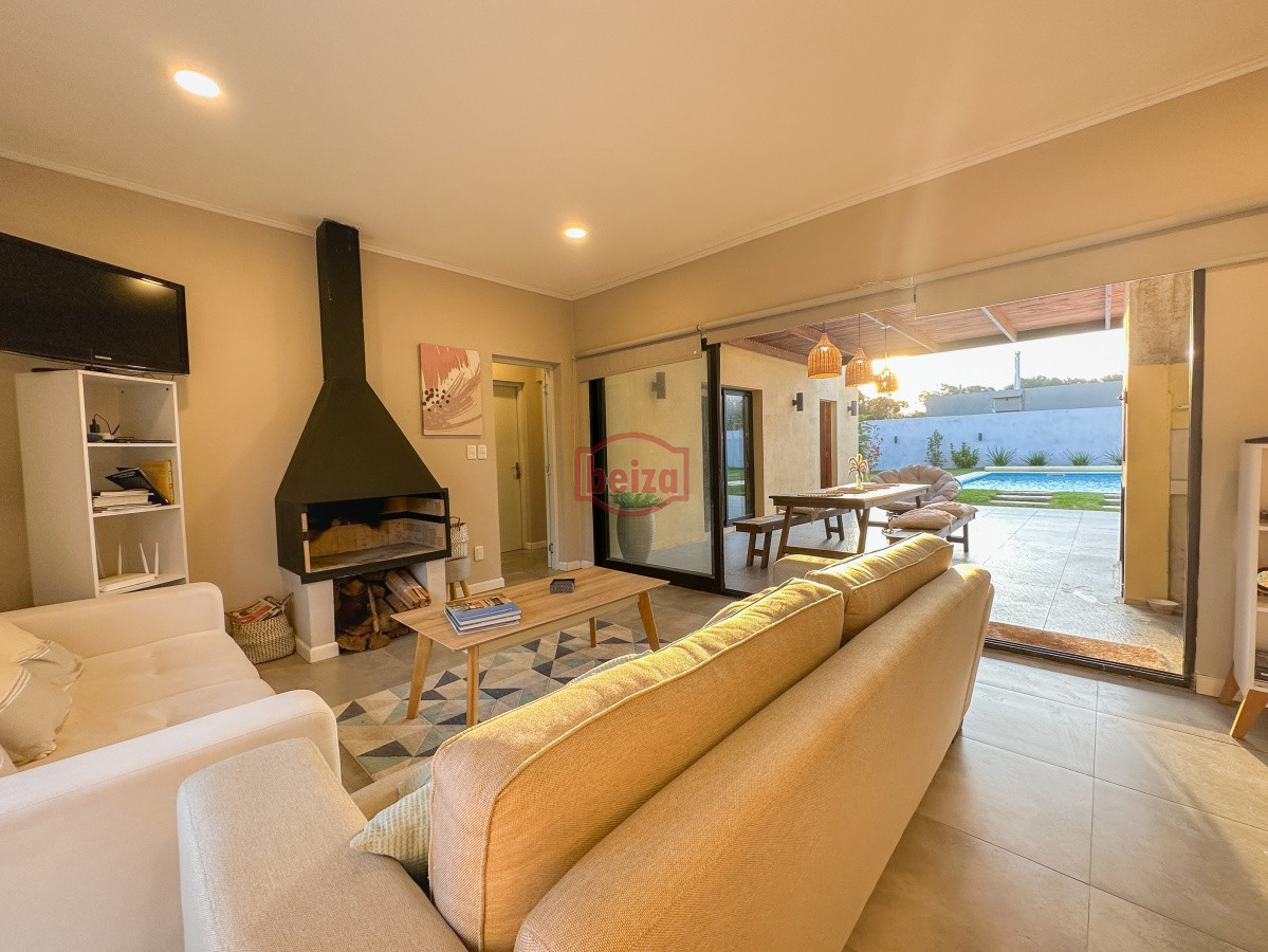 Casa ID.165711/Hermosa-casa-quinta-compuesta-de-3-construcciones,-Casa-de-Huéspedes - Casa con vista a Laguna del Diario, 3 dormitorios más dependencia y piscina