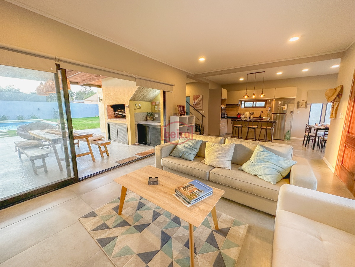 Casa ID.165711/Hermosa-casa-quinta-compuesta-de-3-construcciones,-Casa-de-Huéspedes - Casa con vista a Laguna del Diario, 3 dormitorios más dependencia y piscina