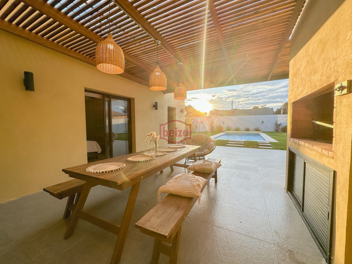 Casa ID.165711/Hermosa-casa-quinta-compuesta-de-3-construcciones,-Casa-de-Huéspedes - Casa con vista a Laguna del Diario, 3 dormitorios más dependencia y piscina