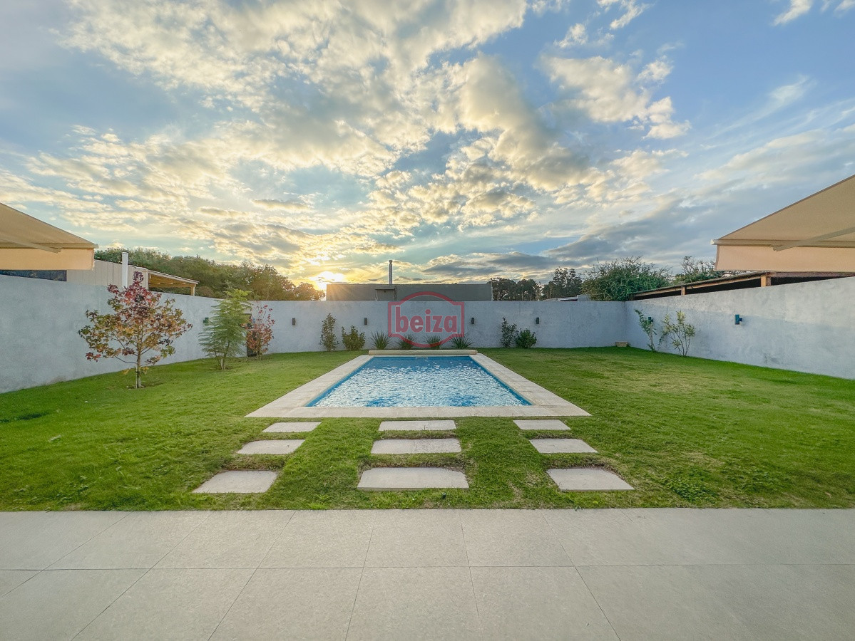 Casa ID.165711/Hermosa-casa-quinta-compuesta-de-3-construcciones,-Casa-de-Huéspedes - Casa con vista a Laguna del Diario, 3 dormitorios más dependencia y piscina