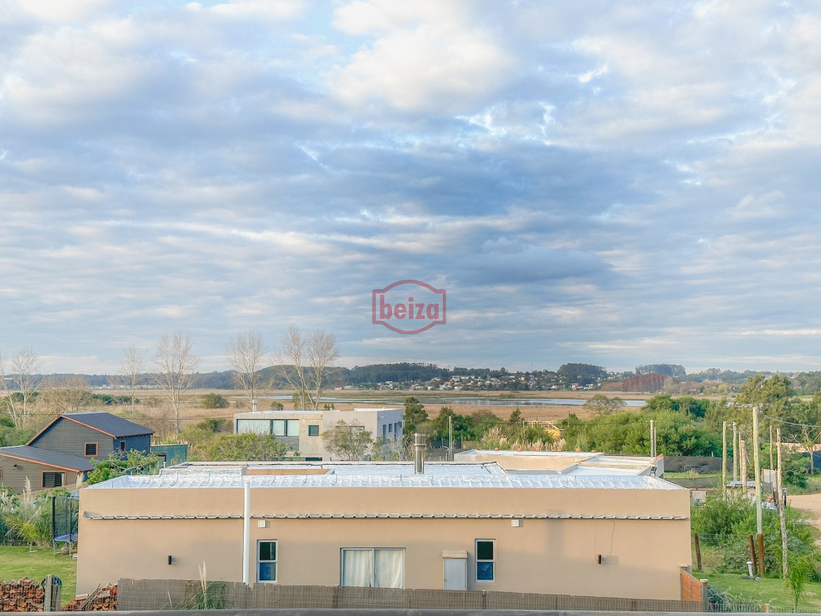Casa ID.165711/Hermosa-casa-quinta-compuesta-de-3-construcciones,-Casa-de-Huéspedes - Casa con vista a Laguna del Diario, 3 dormitorios más dependencia y piscina