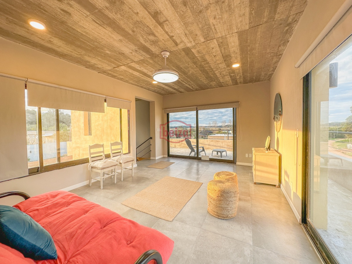 Casa ID.165711/Hermosa-casa-quinta-compuesta-de-3-construcciones,-Casa-de-Huéspedes - Casa con vista a Laguna del Diario, 3 dormitorios más dependencia y piscina