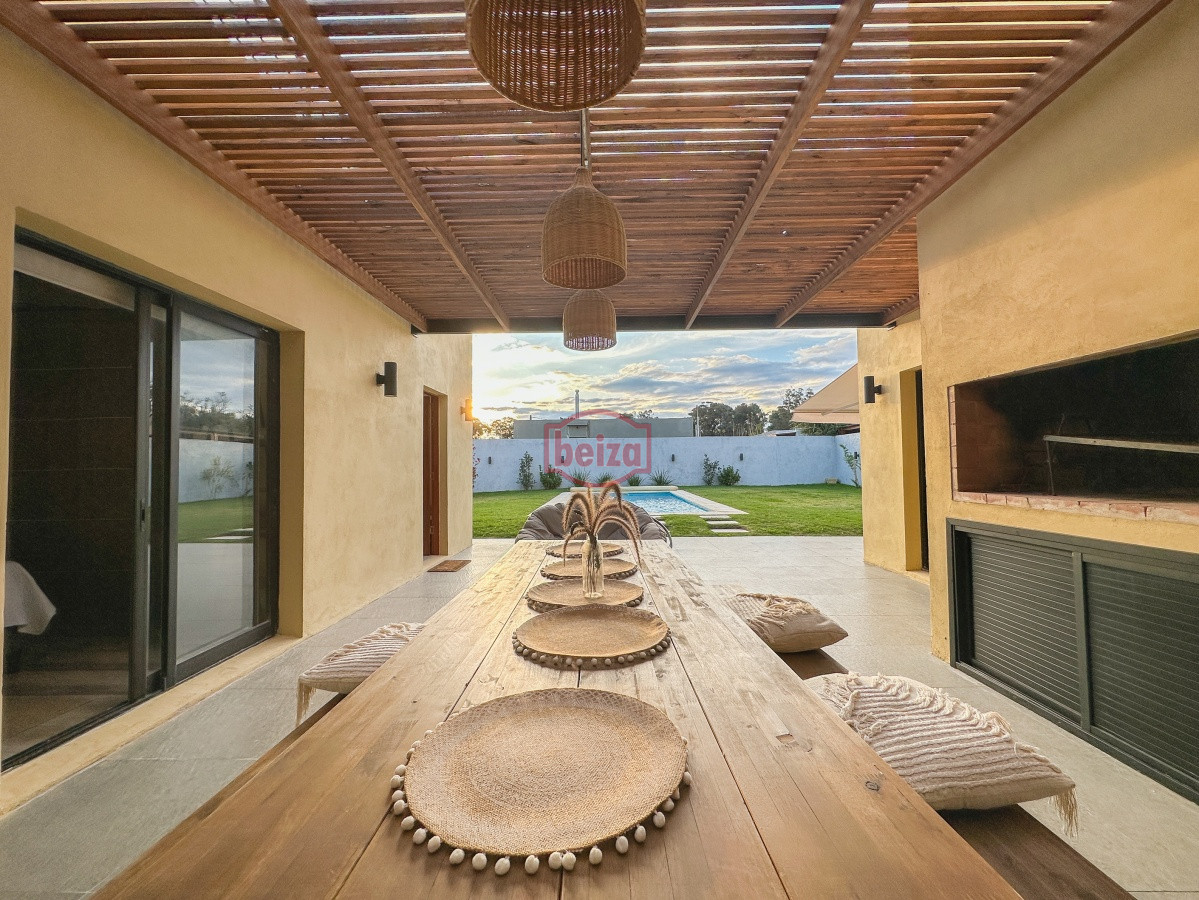 Casa ID.165711/Hermosa-casa-quinta-compuesta-de-3-construcciones,-Casa-de-Huéspedes - Casa con vista a Laguna del Diario, 3 dormitorios más dependencia y piscina