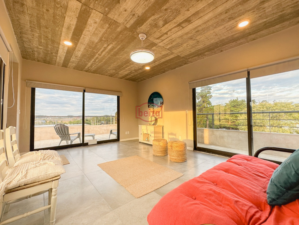 Casa ID.165711/Hermosa-casa-quinta-compuesta-de-3-construcciones,-Casa-de-Huéspedes - Casa con vista a Laguna del Diario, 3 dormitorios más dependencia y piscina