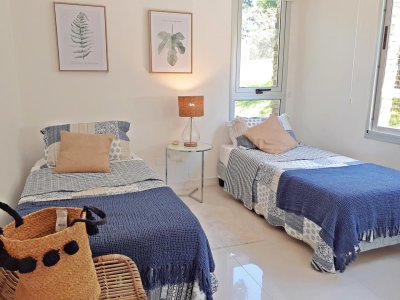 Apartamento dúplex en Rincón del Indio, 2 dormitorios más dependencia - LAT3385A