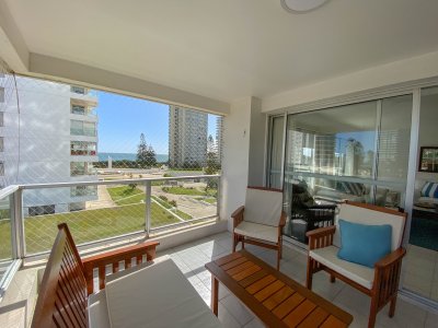 Mansa, apartamento en primera linea de 3 dormitorios mas dependencia