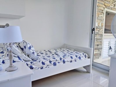 Apartamento dúplex en Rincón del Indio, 2 dormitorios más dependencia - LAT3385A