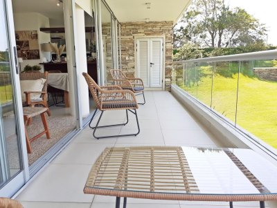 Apartamento dúplex en Rincón del Indio, 2 dormitorios más dependencia - LAT3385A