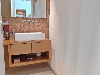 Apartamento dúplex en Rincón del Indio, 2 dormitorios más dependencia - LAT3385A