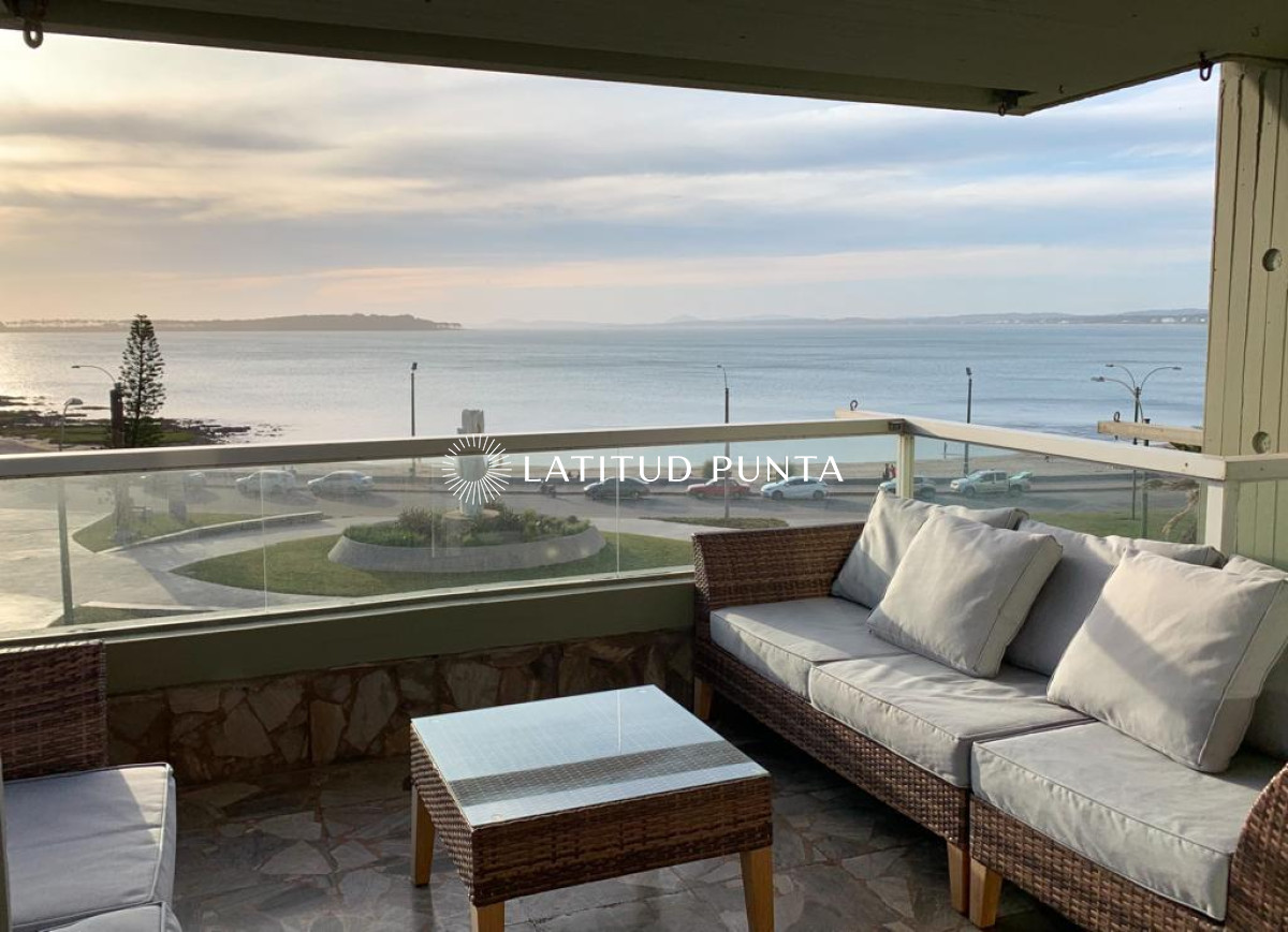 Apartamento frente al mar, 3 suites más dependencia