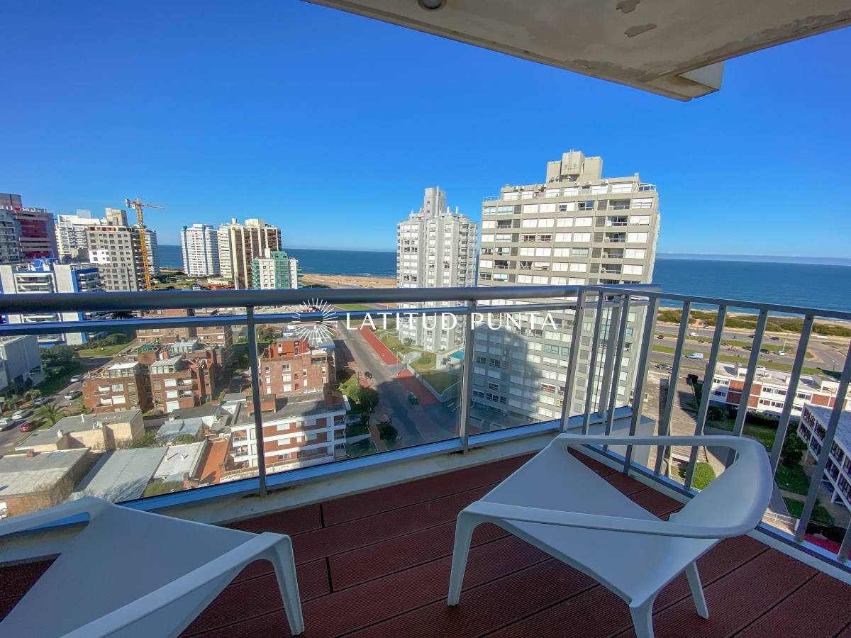 Piso alto con vista brava, dos suites - LAT36A