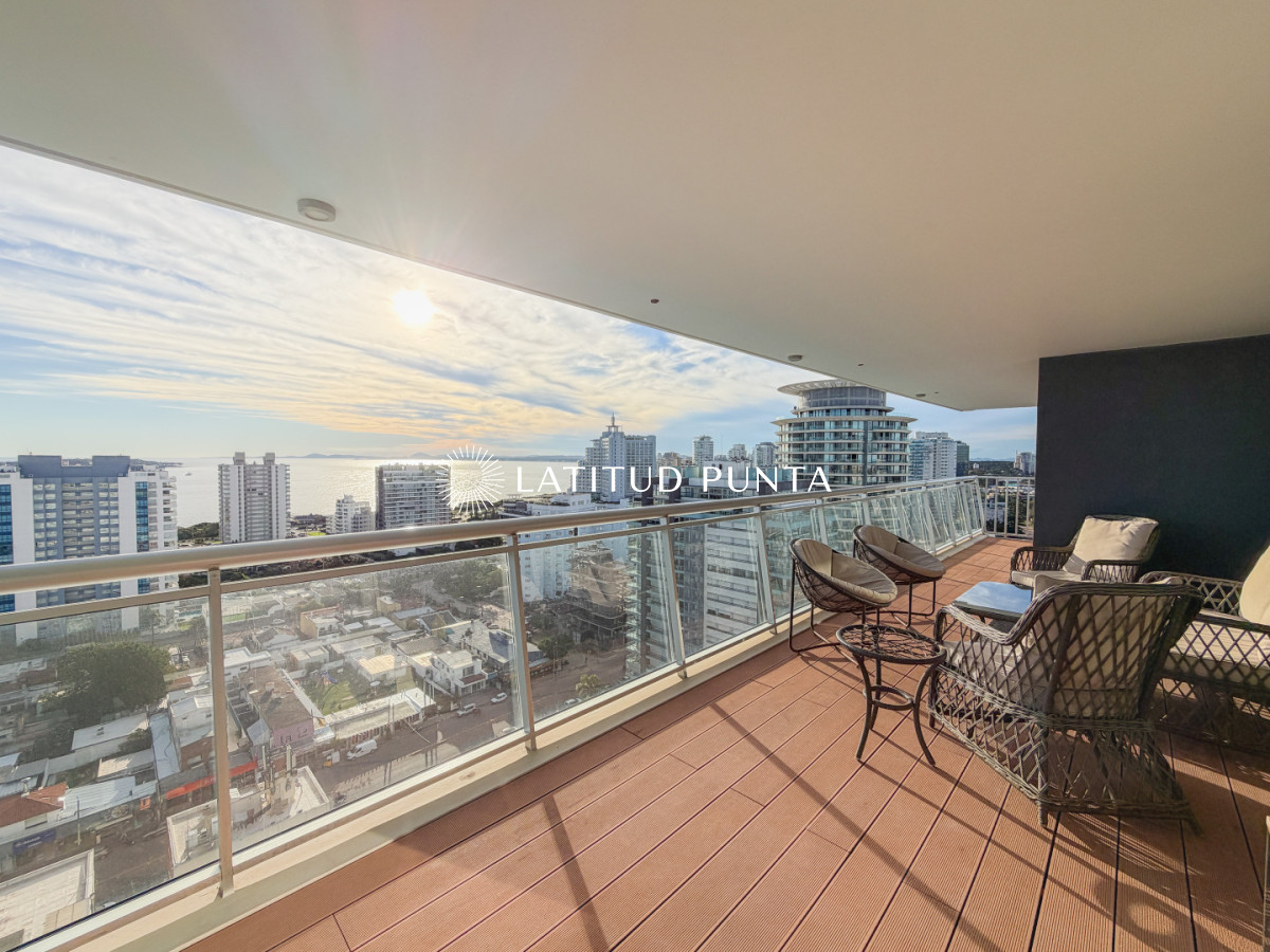 Apartamento pasante esquinero de 3 dormitorios con vista al mar - LAT6917A