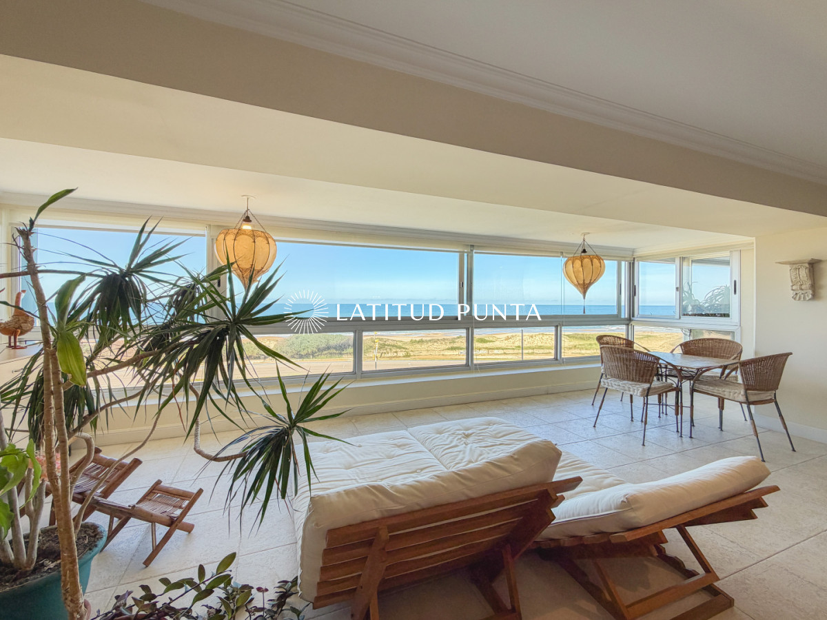 Apartamento frente al Océano, 3 dormitorios más dependencia - LAT6896A