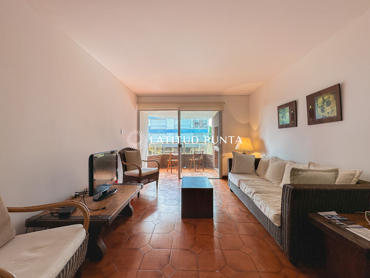 Apartamento en Mansa, 3 dormitorios y parrillero - LAT6017A