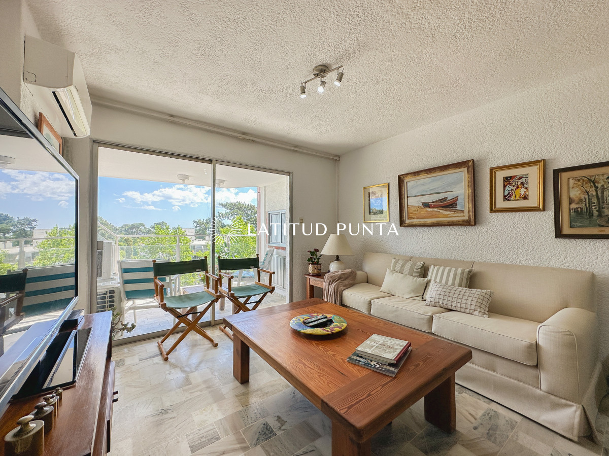 Apartamento en Roosevelt, 2 dormitorios y parrillero - LAT5743A