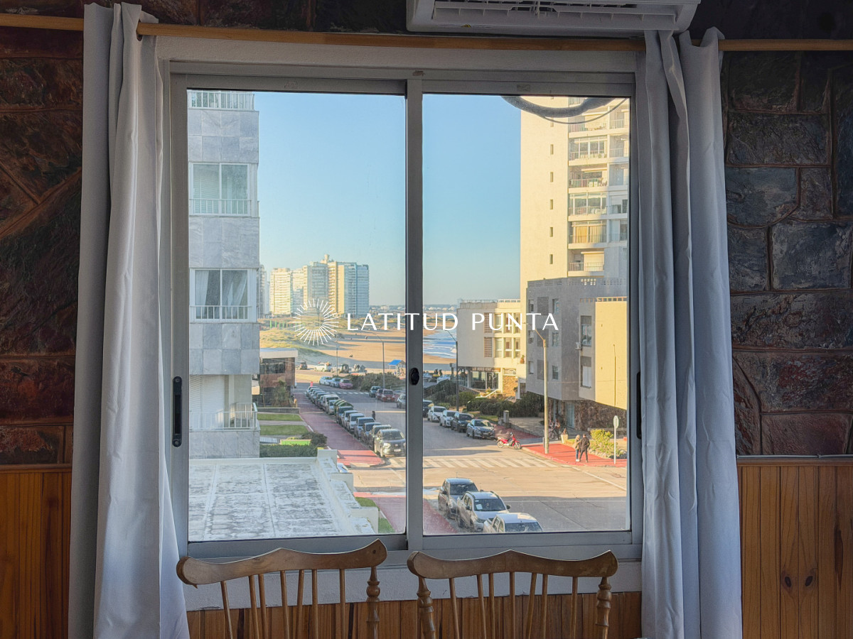 Apartamento en Península, 2 dormitorios y cochera - LAT6956A