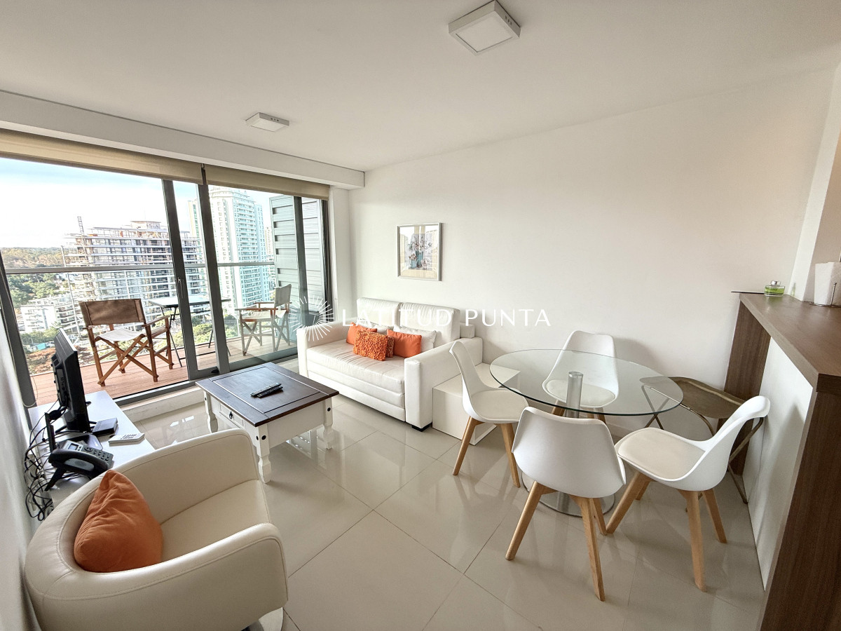Brava, piso alto de 1 dormitorio y medio  - LAT6412A