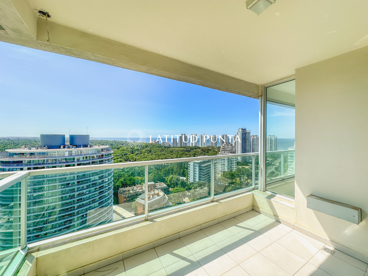 Apartamento en piso alto, 3 dormitorios y vista al mar - LAT3937A
