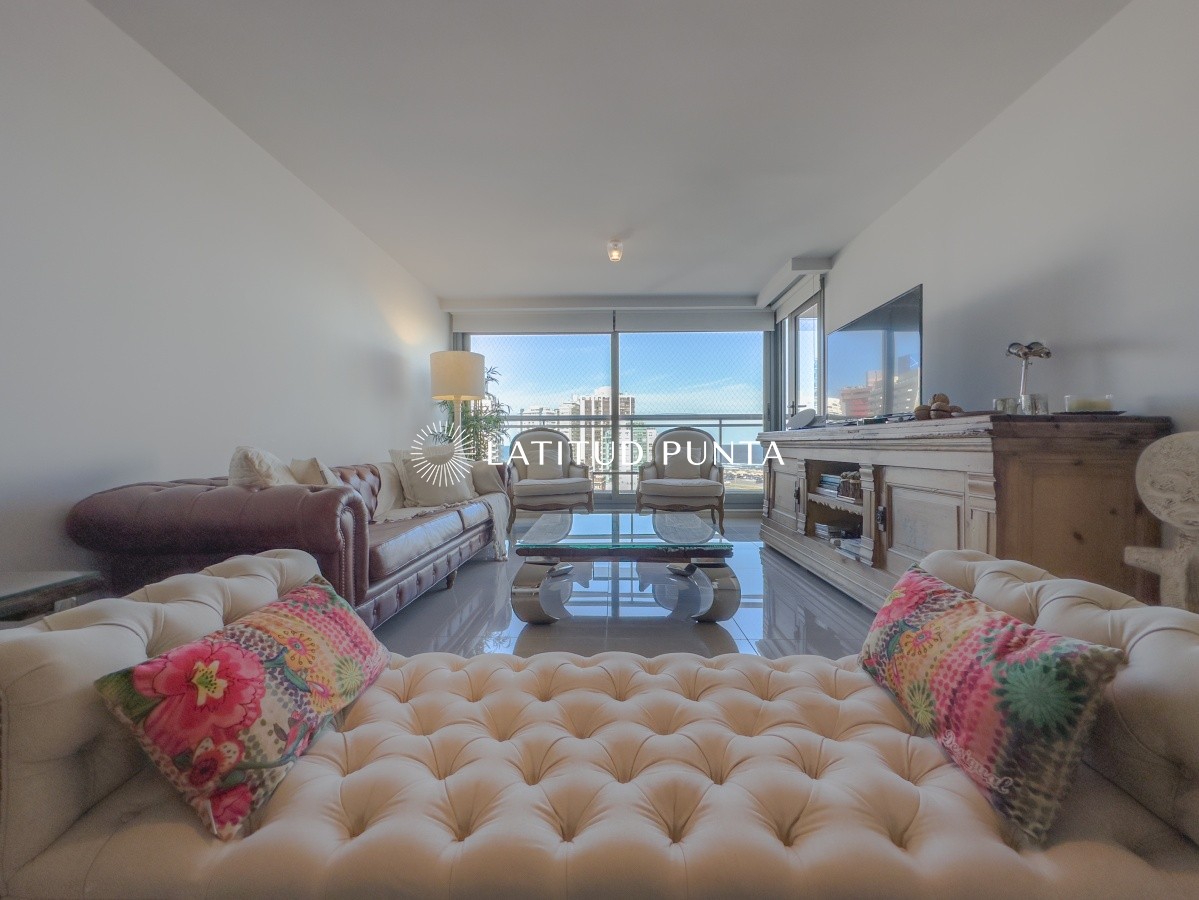 Apartamento en Onix, 3 dormitorios con vista a playa brava