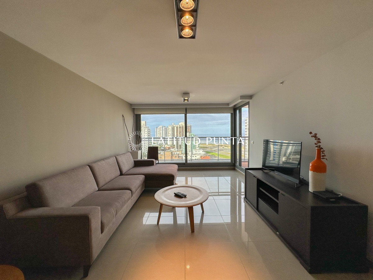 Piso alto en Brava, 3 dormitorios - LAT2840A