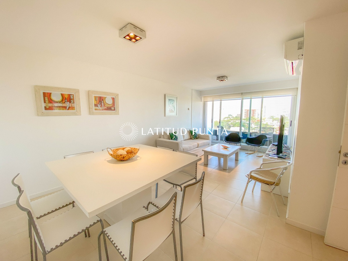 Piso alto de 3 dormitorios - LAT408A