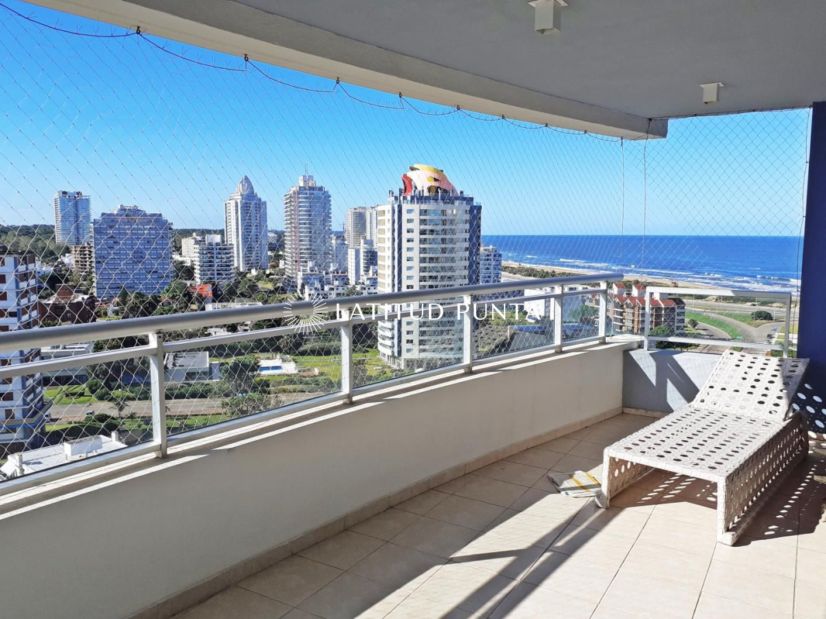 Apartamento de 3 dormitorios en Av Chiverta - LAT3839A