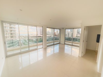 Oportunidad, apartamento de tres dormitorios en Chiverta en venta