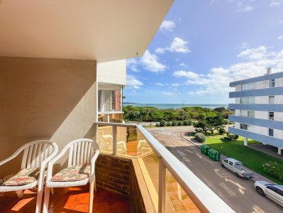 Apartamento en Mansa, 3 dormitorios y parrillero