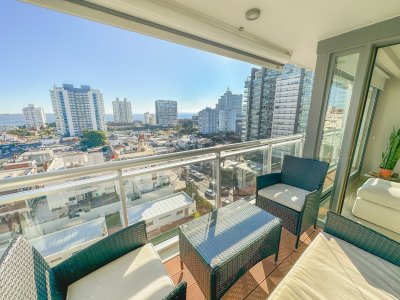 Onix, oportunidad en piso alto con un dormitorio y medio 