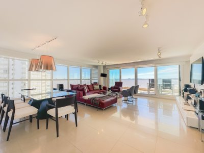 Piso alto en Mansa, 3 suites más dependencia