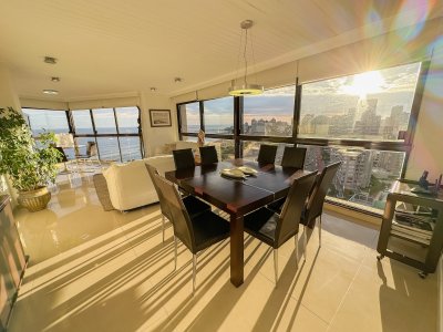 Apartamento en Brava, piso alto de 3 dormitorios