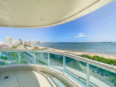 Apartamento en Millenium Tower, 3 suites más dependencia