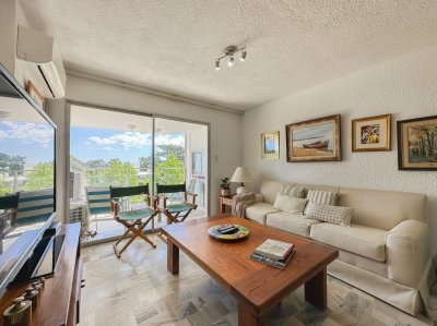 Apartamento en Roosevelt, 2 dormitorios y parrillero