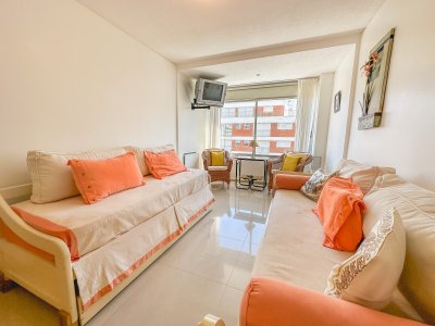 Península, apartamento de 1 dormitorio y medio con servicios