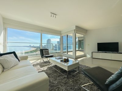 Apartamento de 3 suites con vista al mar