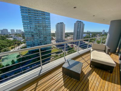 Apartamento en Roosevelt, 2 dormitorios, piso alto