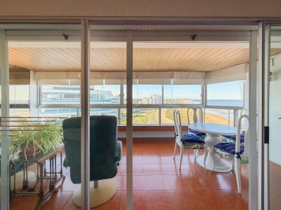 Piso alto en Brava, 3 suites más dependencia