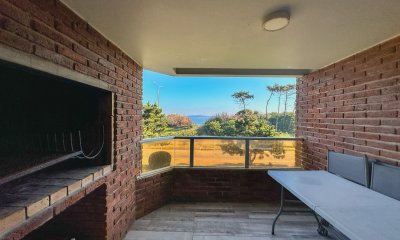 Apartamento en Mansa con parrillero, 3 dormitorios más dependencia